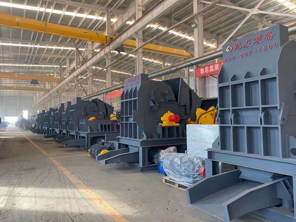 每小時產(chǎn)出12-15T碎料的600型破碎機(jī)——客戶現(xiàn)場作業(yè)實(shí)拍