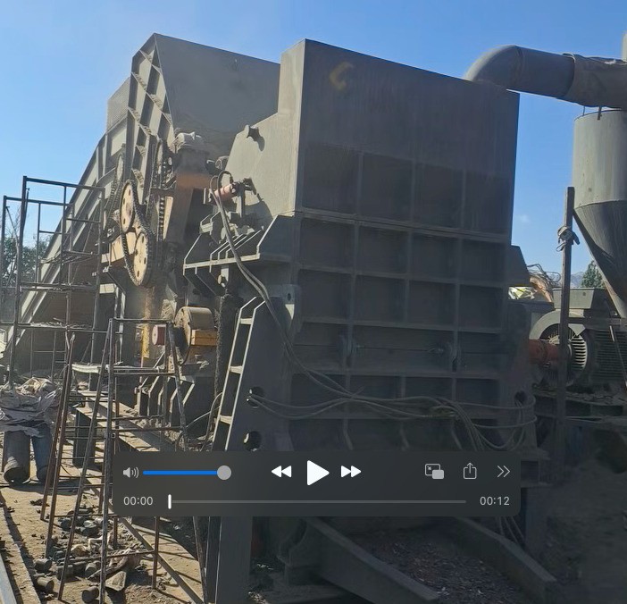 售后服務(wù)315型破碎機，客戶位于新疆地區(qū)。