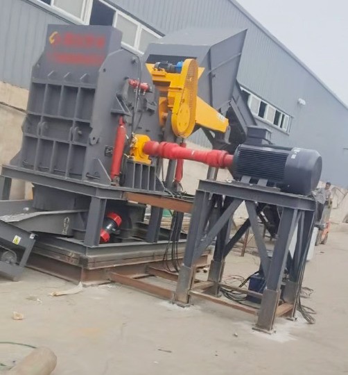 路友 110 型廢鋁破碎機(jī)已完成安裝，目前正進(jìn)行人工投料試機(jī)。