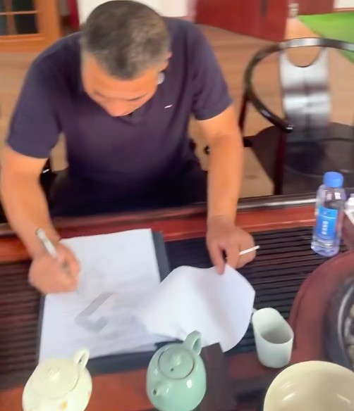 恭喜山東的老板簽訂路友金屬破碎線，祝老板生意越做越大，爭取來年加設(shè)備 棒。