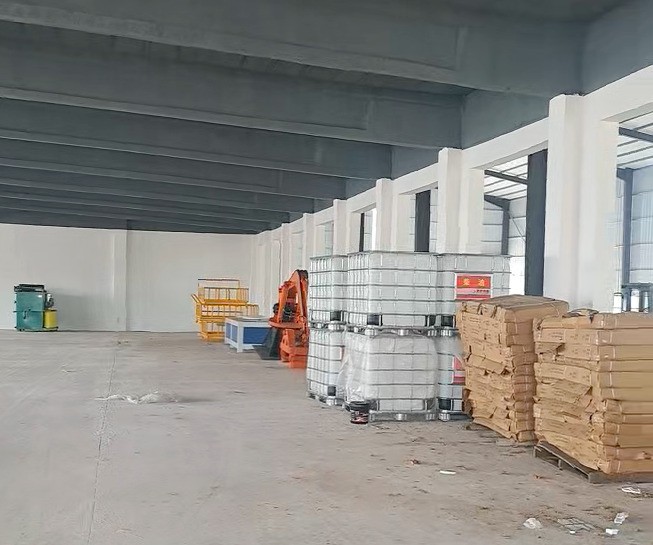 報廢汽車拆解線抵達(dá)客戶限產(chǎn)，卸車完畢等待組裝