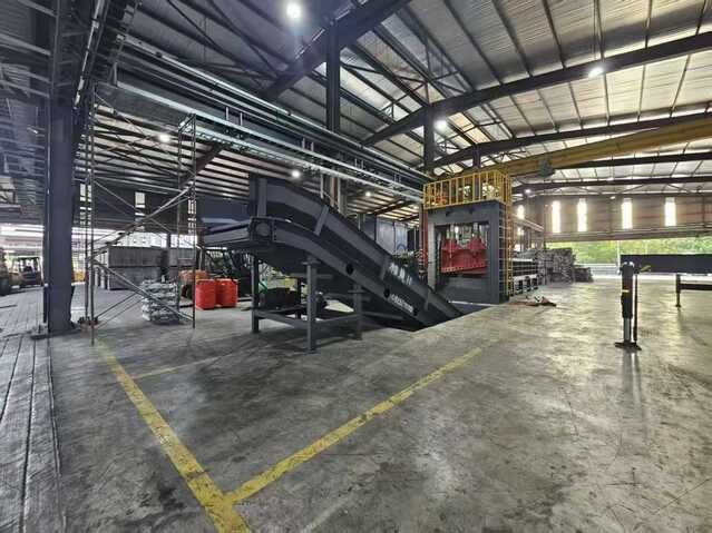 進(jìn)軍馬來(lái)西亞的路友龍門(mén)剪，在舉國(guó)歡的日子里完成了安裝任務(wù)