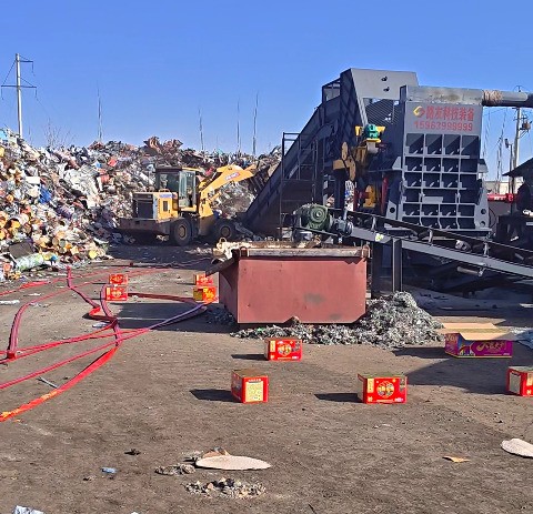 破碎機經(jīng)過場地規(guī)劃后確定安裝位置，基礎(chǔ)建設(shè)完成中～