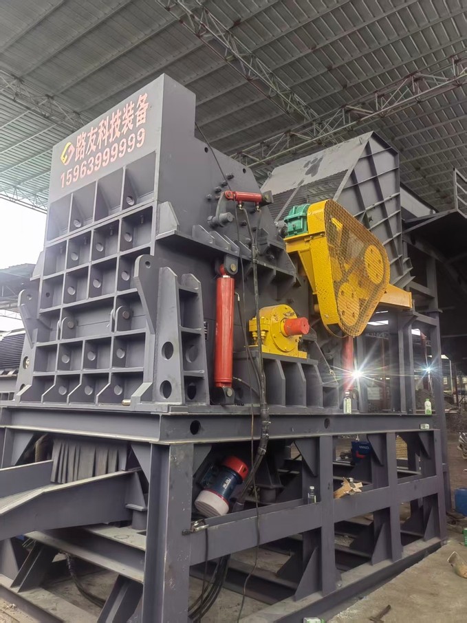 護板包圍起來，防飛降噪