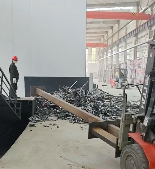 因客戶輸送帶坑未及時完善，空轉(zhuǎn)試機結(jié)束后，雙方協(xié)商一致，取消后面的打料試機。