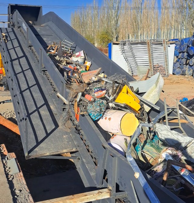 近日路友破碎機又隔市跨省來到廣袤無垠資源豐富的新疆，隨即開啟了一場雙向奔富的旅途。