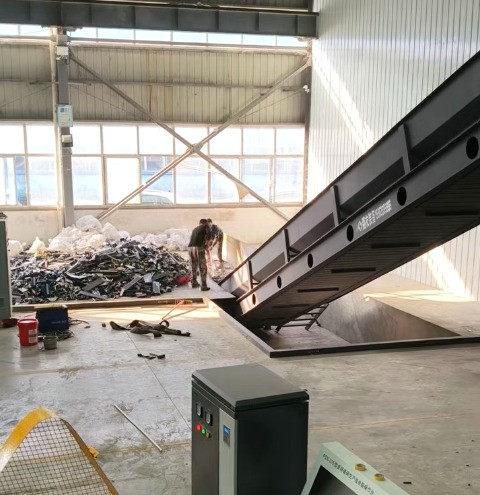 路友破碎機的優(yōu)點多多，均勻、穩(wěn)定、高效、機構(gòu)簡單、易維護等等