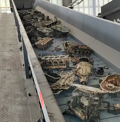 路友淮北客戶購買315型破碎機處理發(fā)動機殼