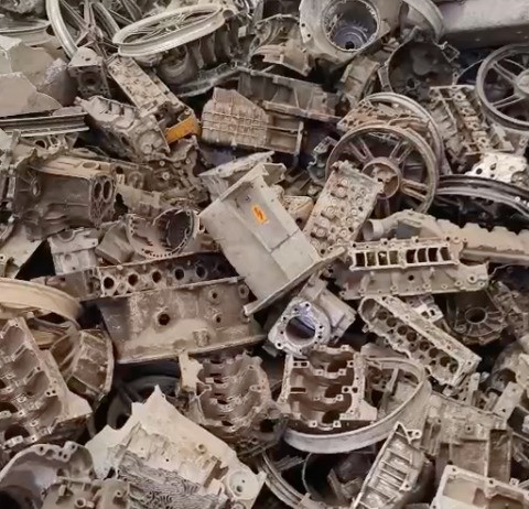 汽車(chē)機(jī)鋁配件破碎處理效果