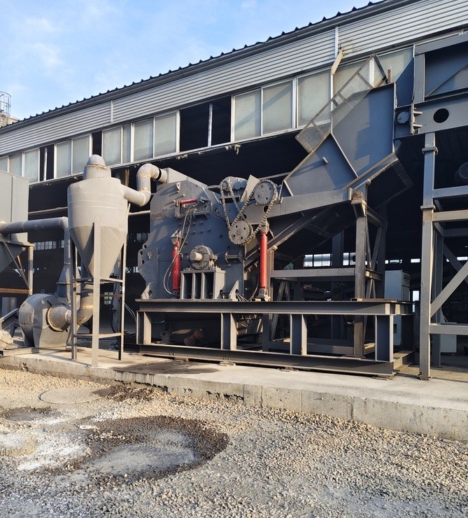 看久了城市的灰色天空，來(lái)看一下遼寧路友破碎機(jī)客戶(hù)端湛藍(lán)湛藍(lán)的天空吧。